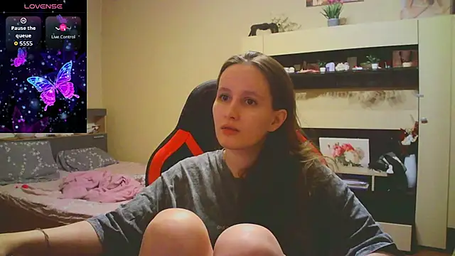 Snapshot of babywaifu chatting on 11.28.25 babywaifu online show from 11.28.25