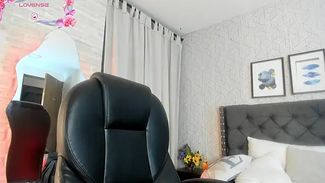 Snapshot of emma__smith1 chatting on 02.04.25 emma smith1 online show from 02.04.25