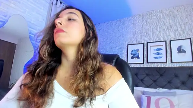 Snapshot of emma__smith1 chatting on 02.07.25 emma smith1 online show from 02.07.25