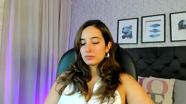 Snapshot of emma__smith1 chatting on 02.13.25 emma smith1 online show from 02.13.25