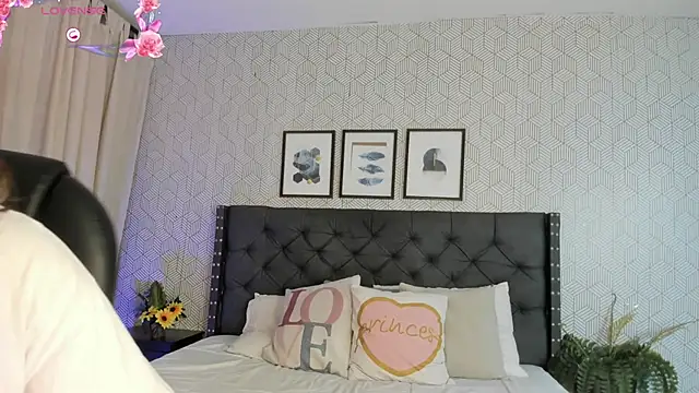 Snapshot of emma__smith1 chatting on 02.18.25 emma smith1 online show from 02.18.25