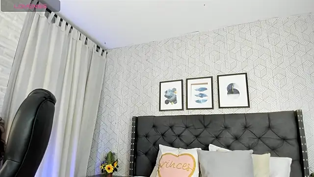 Snapshot of emma__smith1 chatting on 02.19.25 emma smith1 online show from 02.19.25