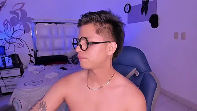 Snapshot of Niicky1_ chatting on 02.13.25 Niicky1  online show from 02.13.25