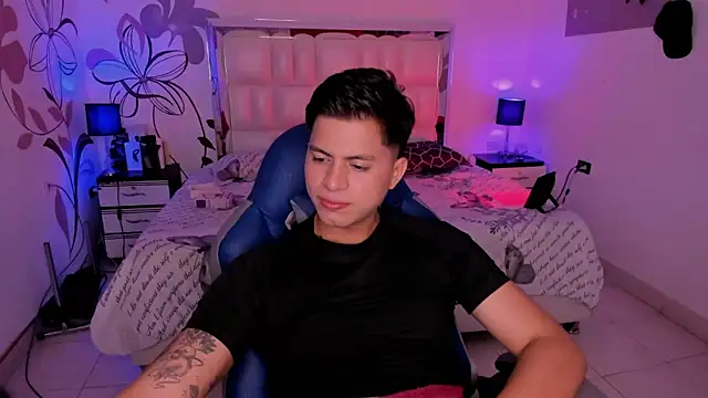 Snapshot of Niicky1_ chatting on 02.19.25 Niicky1  online show from 02.19.25