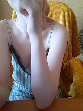 Snapshot of Elza_kom chatting on 02.13.26 Elza kom online show from 02.13.26