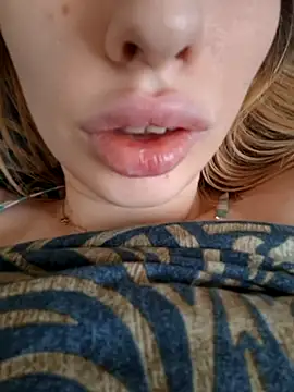 Snapshot of Elza_kom chatting on 02.16.26 Elza kom online show from 02.16.26