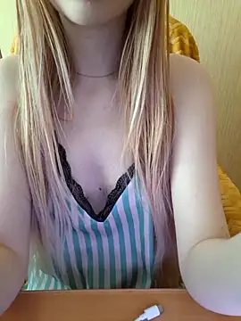 Snapshot of Elza_kom chatting on 02.17.26 Elza kom online show from 02.17.26