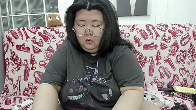 Snapshot of Nadine_asian chatting on 05.17.26 Nadine asian online show from 05.17.26