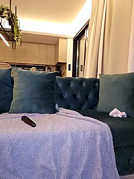 Laurahorney xo online show from 02.24.25