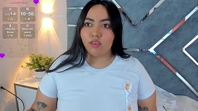 Snapshot of LucciaPorter chatting on 06.23.26 LucciaPorter online show from 06.23.26