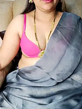 Traditional Housewife  online show from 02.17.25