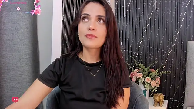 Snapshot of katrina_kaif_x chatting on 04.30.26 katrina kaif x online show from 04.30.26