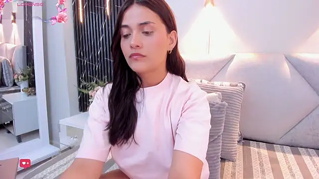 Snapshot of katrina_kaif_x chatting on 05.23.26 katrina kaif x online show from 05.23.26