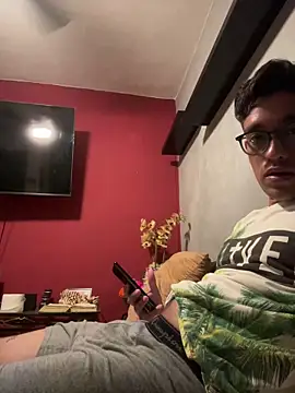 Snapshot of Magicerosxx69 chatting on 10.28.25 Magicerosxx69 online show from 10.28.25