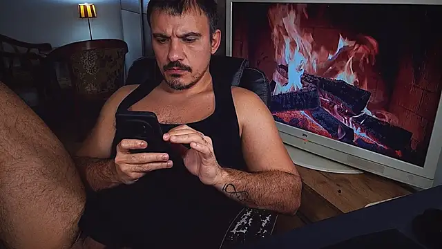 Snapshot of officeman7 chatting on 01.10.25 officeman7 online show from 01.10.25