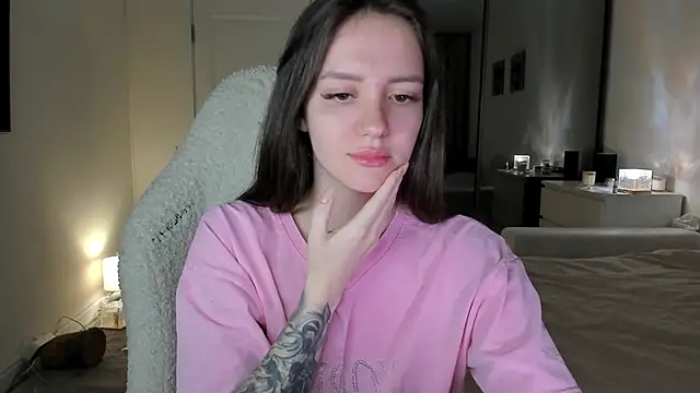 Sonia moon  online show from 10.10.25