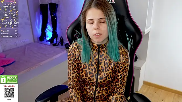 Latex Kitty online show from 02.17.25