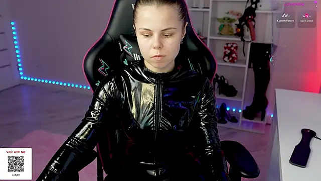 Latex Kitty online show from 02.18.26