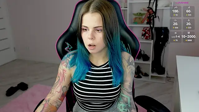 Latex Kitty online show from 04.30.26