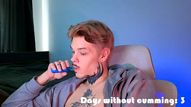 DENIS HERE online show from 04.22.26