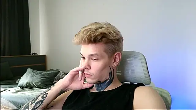 Snapshot of DENIS_HERE chatting on 05.15.26 DENIS HERE online show from 05.15.26