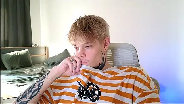 Snapshot of DENIS_HERE chatting on 05.16.26 DENIS HERE online show from 05.16.26