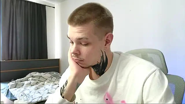 Snapshot of DENIS_HERE chatting on 05.21.26 DENIS HERE online show from 05.21.26