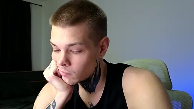 Snapshot of DENIS_HERE chatting on 05.25.26 DENIS HERE online show from 05.25.26
