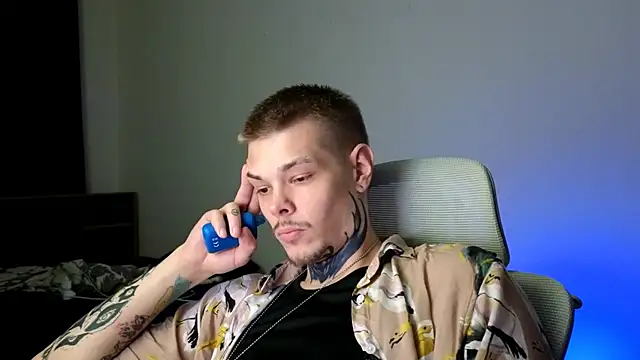 Snapshot of DENIS_HERE chatting on 06.10.26 DENIS HERE online show from 06.10.26
