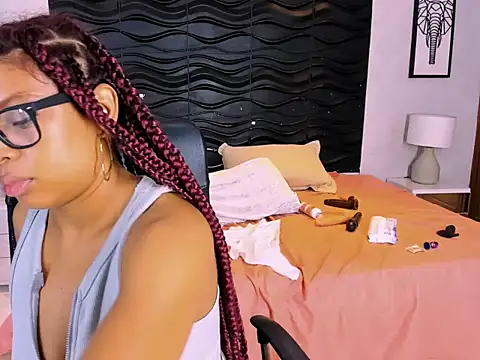 Naomi Tylers online show from 10.26.25