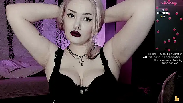 strawberry elfcat online show from 02.15.26