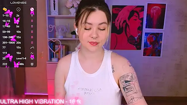 Snapshot of cutie_mili chatting on 02.05.25 cutie mili online show from 02.05.25