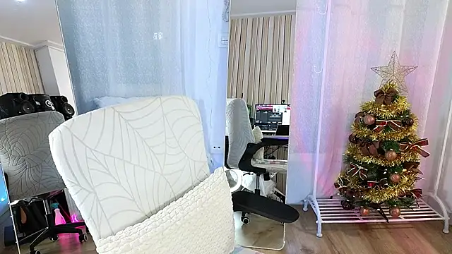 Tawny cox online show from 12.04.25