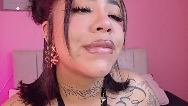 foxxy-lov3 online show from 10.30.25