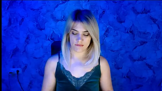 nika gold1 online show from 11.13.25