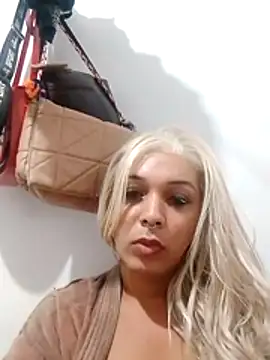 Snapshot of transgirl26 chatting on 04.14.26 transgirl26 online show from 04.14.26