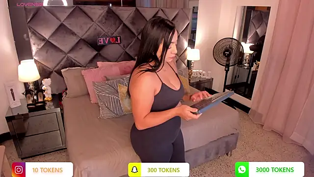 sofhiaa adaams online show from 03.10.25