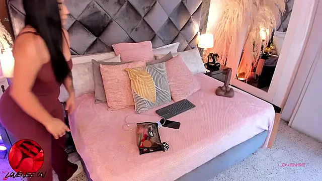 sofhiaa adaams online show from 09.21.25