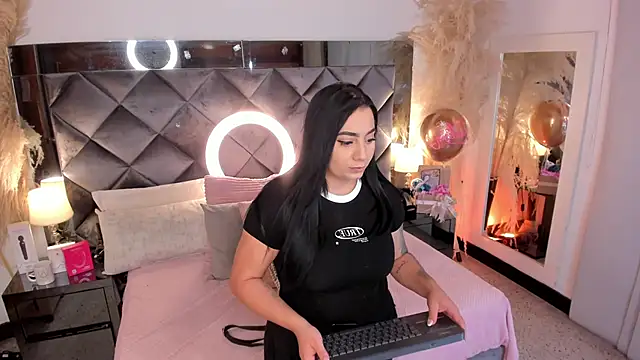 sofhiaa adaams online show from 10.06.25