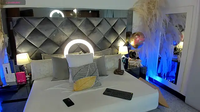 sofhiaa adaams online show from 10.07.25