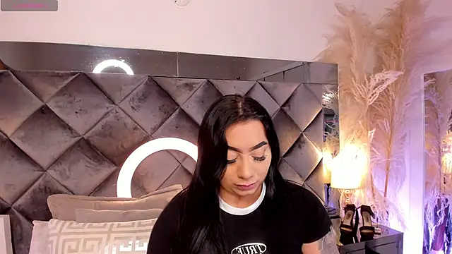 sofhiaa adaams online show from 10.17.25