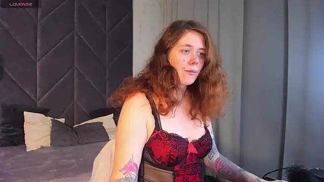Snapshot of SophiePure chatting on 12.04.24 SophiePure online show from 12.04.24