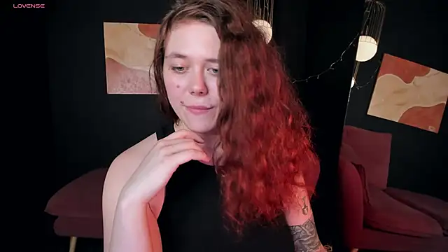 Snapshot of SophiePure chatting on 01.26.25 SophiePure online show from 01.26.25