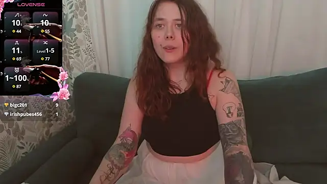 Snapshot of SophiePure chatting on 02.03.25 SophiePure online show from 02.03.25