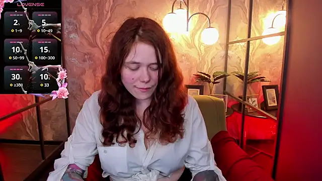 Snapshot of SophiePure chatting on 03.06.25 SophiePure online show from 03.06.25