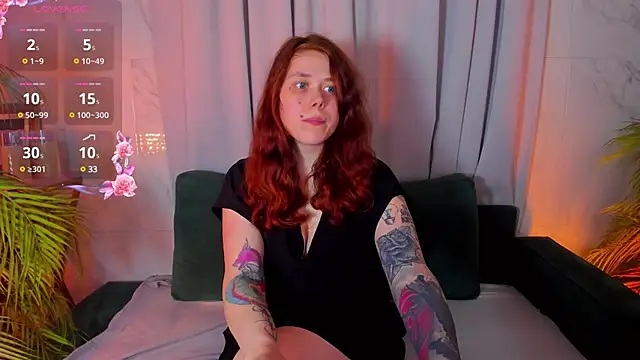 Snapshot of SophiePure chatting on 03.14.25 SophiePure online show from 03.14.25