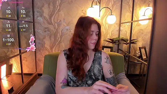 Snapshot of SophiePure chatting on 03.16.25 SophiePure online show from 03.16.25