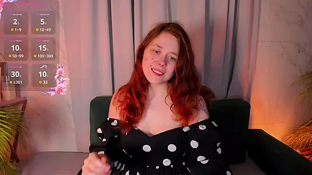 Snapshot of SophiePure chatting on 03.17.25 SophiePure online show from 03.17.25
