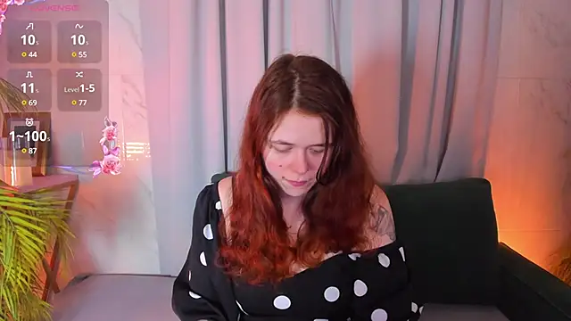 Snapshot of SophiePure chatting on 03.19.25 SophiePure online show from 03.19.25