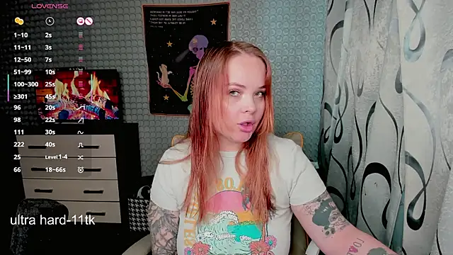Snapshot of flower_sarah_ chatting on 06.17.26 flower sarah online show from 06.17.26